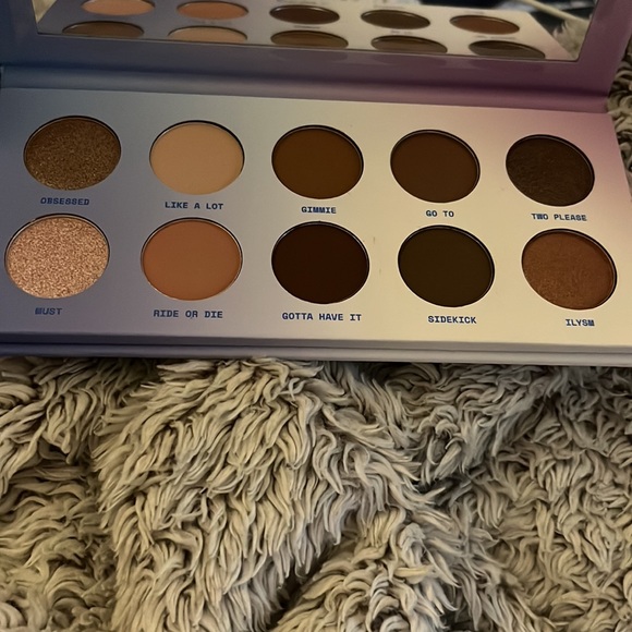 Item Beauty On The Daily Eyeshadow Palette - Picture 4 of 4